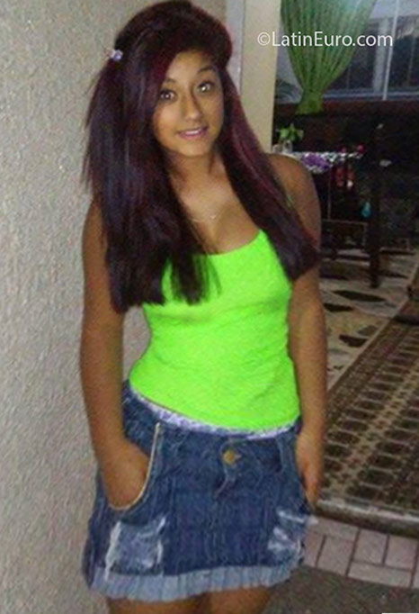 Date this lovely Colombia girl Nina Johanna from Bogota CO18982