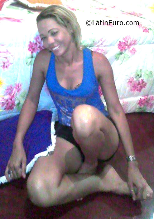 Date this lovely Brazil girl Valquiria from Salvador BR9673