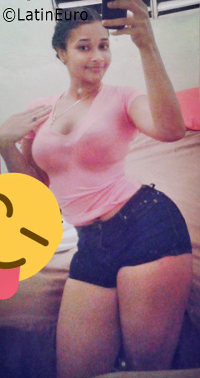 Date this georgeous Dominican Republic girl Cherina from Santo Domingo DO25912