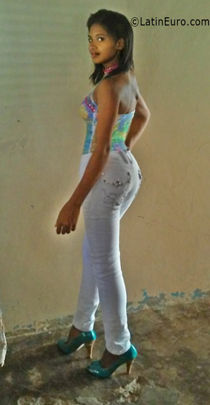 Date this pretty Dominican Republic girl Mariela from Santo Domingo DO25920