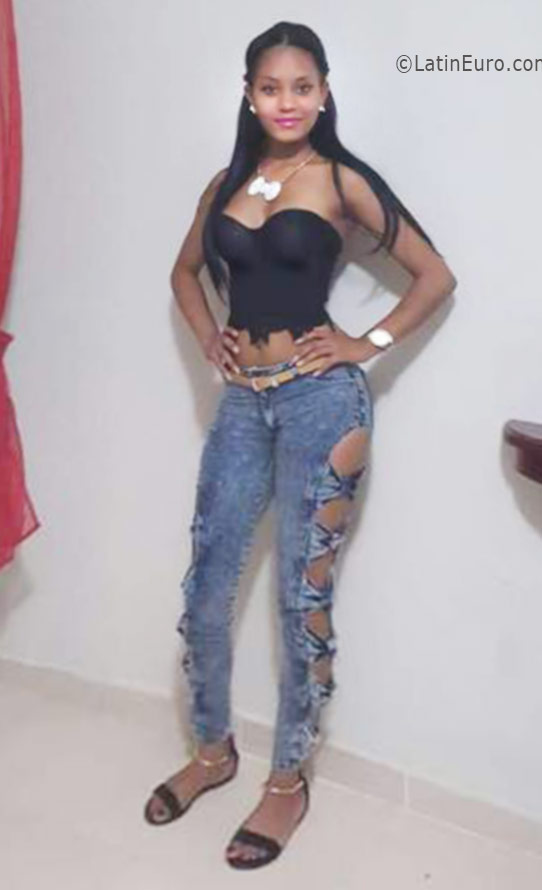 Date this exotic Dominican Republic girl Rene from Puerto Plata DO25922