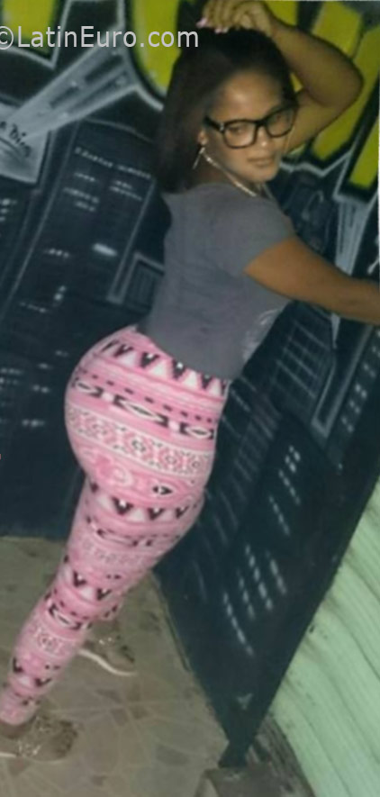 Date this charming Dominican Republic girl Winiffer from Santo Domingo DO25989