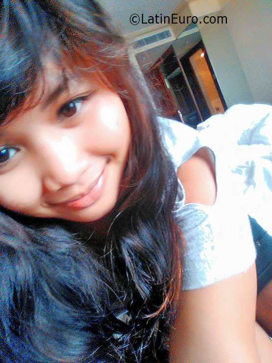 Date this attractive Philippines girl Jennifer from Quezon City PH907