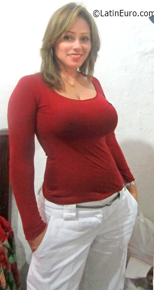 Date this pretty Colombia girl Yisel from Medellin CO19049
