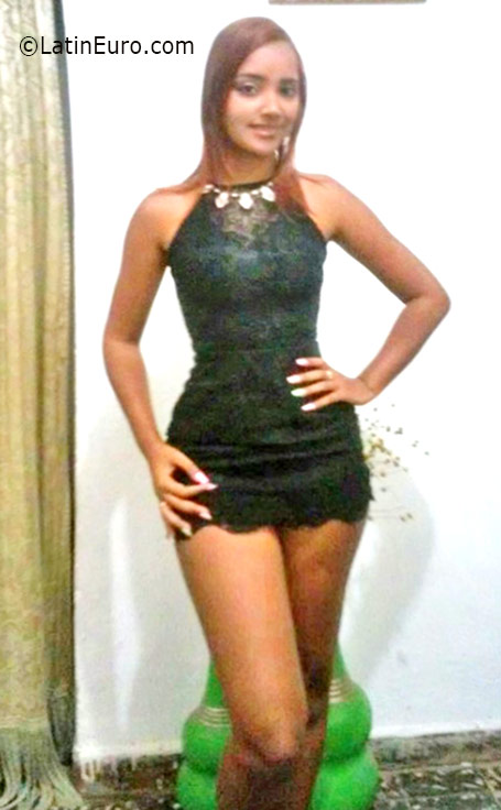 Date this foxy Dominican Republic girl Mia from Puerto Plata DO26027
