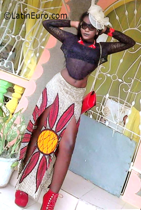 Date this lovely Jamaica girl Warela from Kingston JM2328