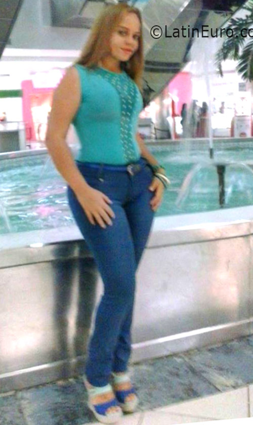 Date this nice looking Dominican Republic girl Yulisa from Santiago DO26052