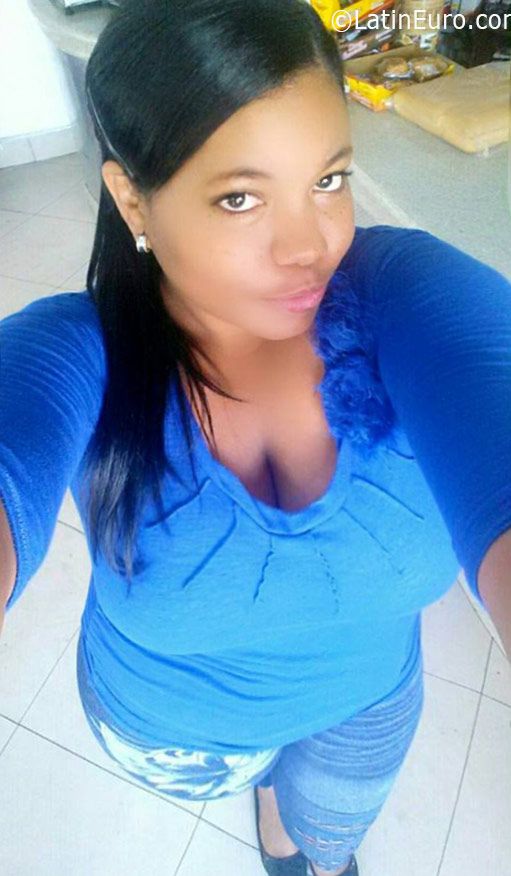Date this hot Dominican Republic girl Joquina from Santo Domingo DO26084