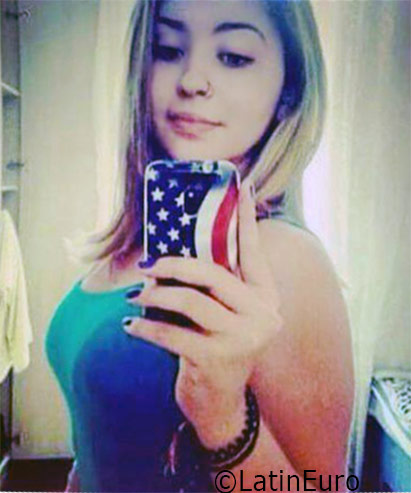 Date this attractive Brazil girl Samaria from Manaus BR9710