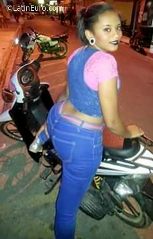 Date this attractive Dominican Republic girl Nicol from Santiago DO26191