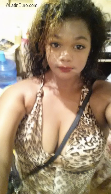 Date this gorgeous Dominican Republic girl Yani from Santo Domingo DO26211