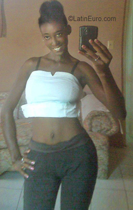 Date this attractive Jamaica girl Slim from Portmore JM2343