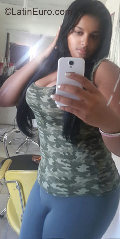 Date this sultry Dominican Republic girl Yandia from Santo Domingo DO26454