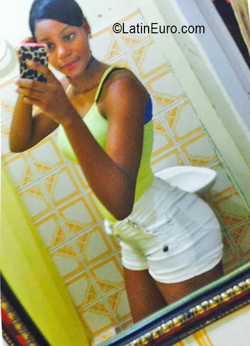 Date this charming Dominican Republic girl Grl Johanny from Santo Domingo DO26458