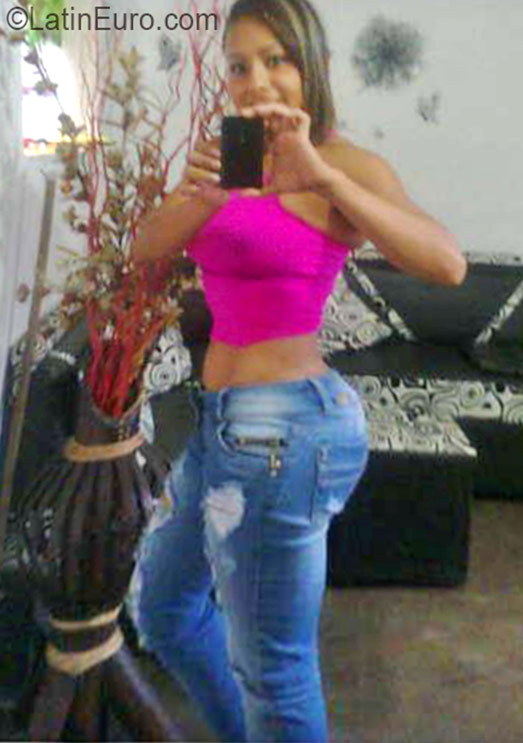 Date this charming Colombia girl Solanyi from Medellin CO19518