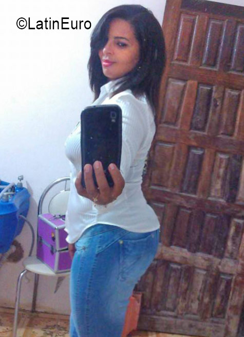 Date this fun Brazil girl Sandra from Salvador BR9779
