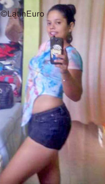 Date this lovely Dominican Republic girl Desiree from Santo Domingo DO26832