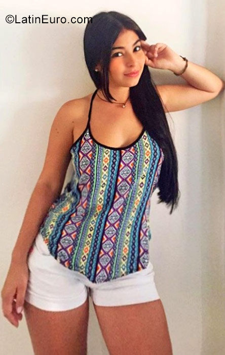 Date this charming Colombia girl Daniela from Cali CO19732