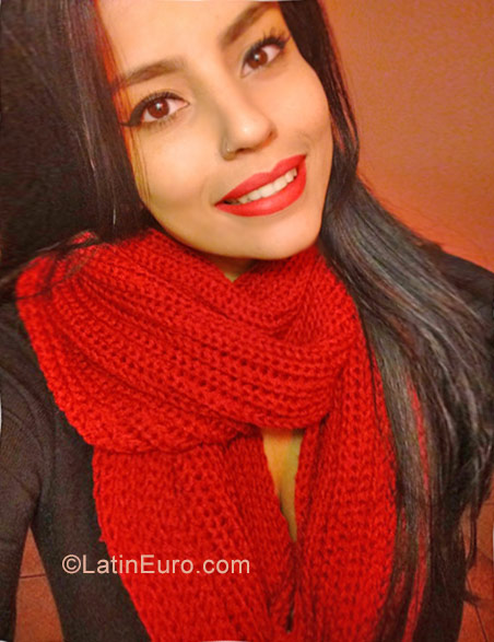 Date this stunning United States girl Tayana from Newark US17702
