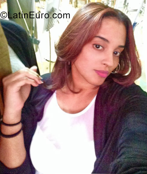 Date this stunning Dominican Republic girl Jazmn from Santo Domingo DO26883