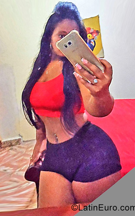 Date this nice looking Dominican Republic girl Dea from Santo Domingo DO26946
