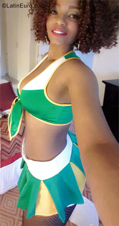 Date this sensual Bahamas girl Nexilina from Freeport BS60
