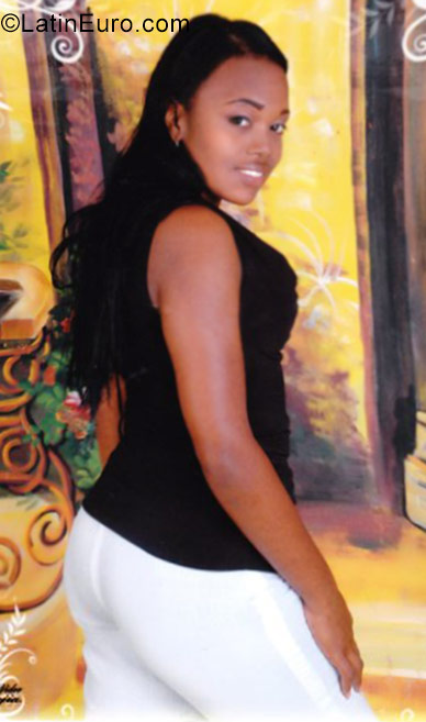 Date this hard body Dominican Republic girl Heidy from San Pedro De Macoris DO26967