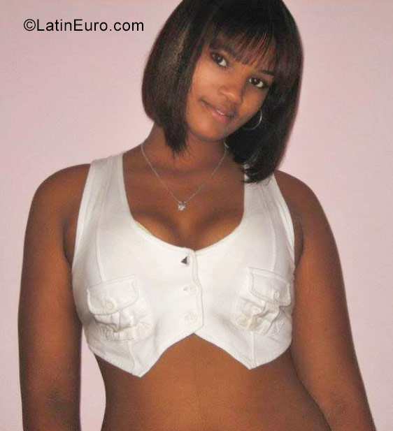 Date this georgeous Dominican Republic girl Merlyn from Santo Domingo DO27002