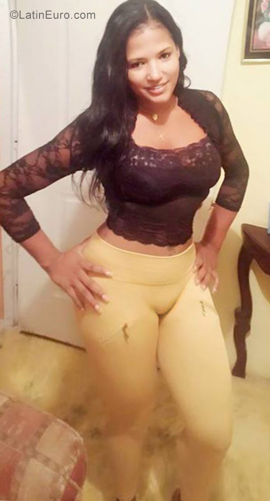 Date this sultry Dominican Republic girl Amarilis from Santo Domingo DO27024