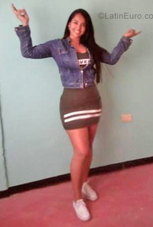 Date this georgeous Colombia girl Linita from Villavicencio CO19916