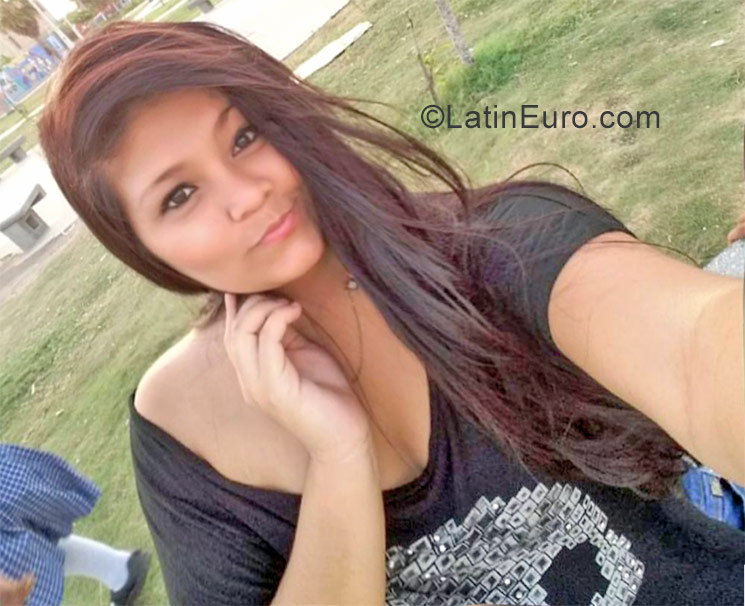 Date this cute Colombia girl Julieth from Barrancabermeja CO19946