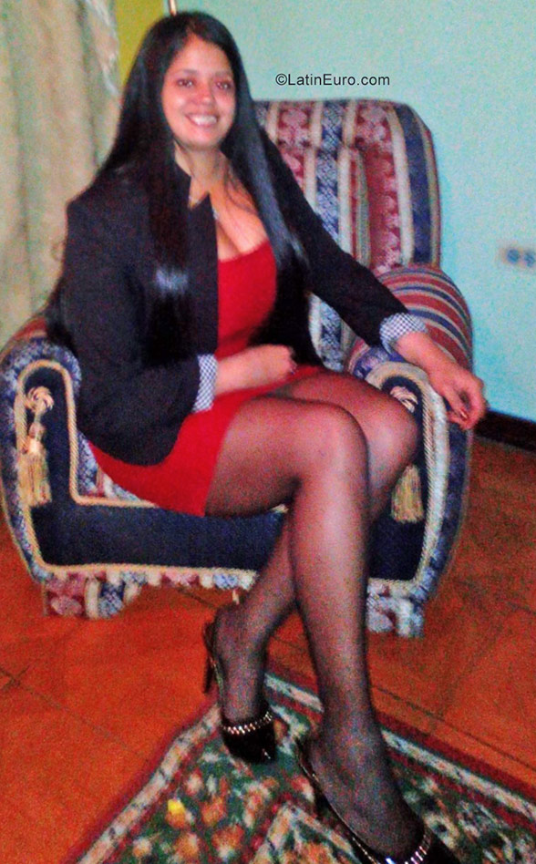 Date this stunning Colombia girl Dahyian from Bogota CO19978