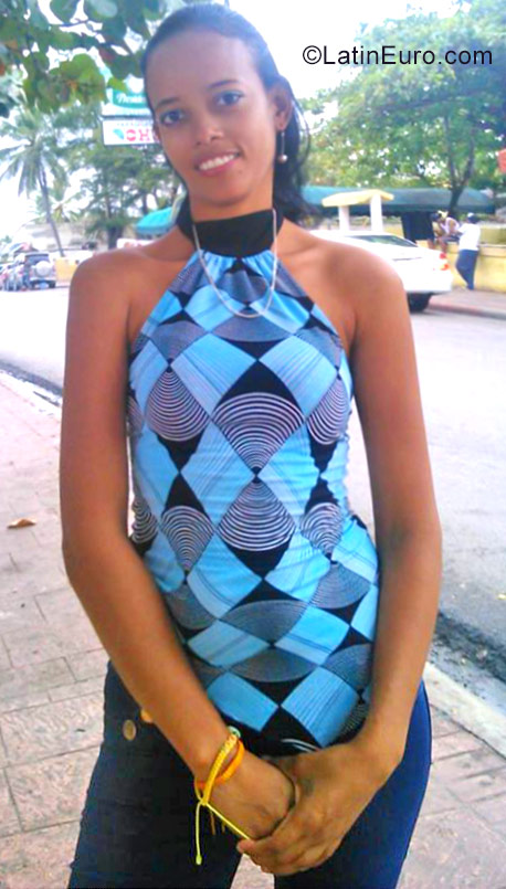 Date this beautiful Dominican Republic girl Cestalizia from San Pedro de Macoris DO27138