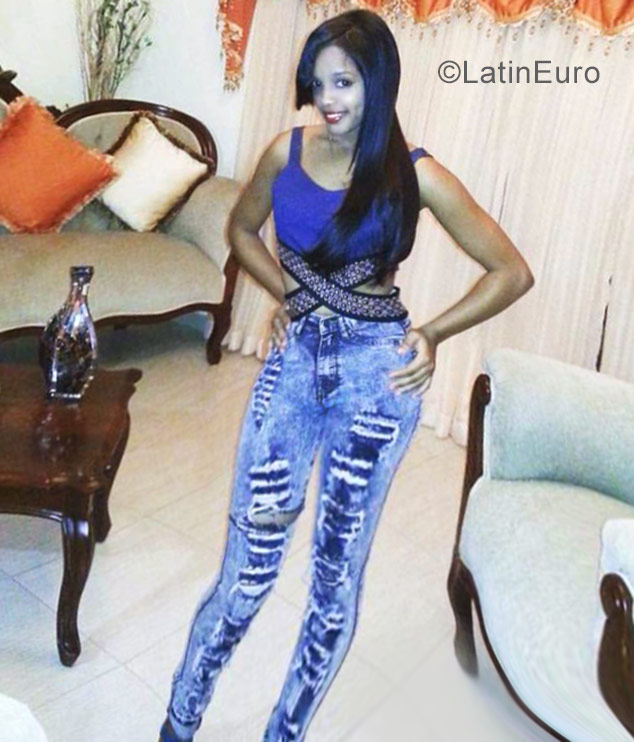 Date this pretty Dominican Republic girl Karina from Higuey DO27198