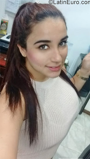 Date this foxy Colombia girl Mary from Cali CO20194