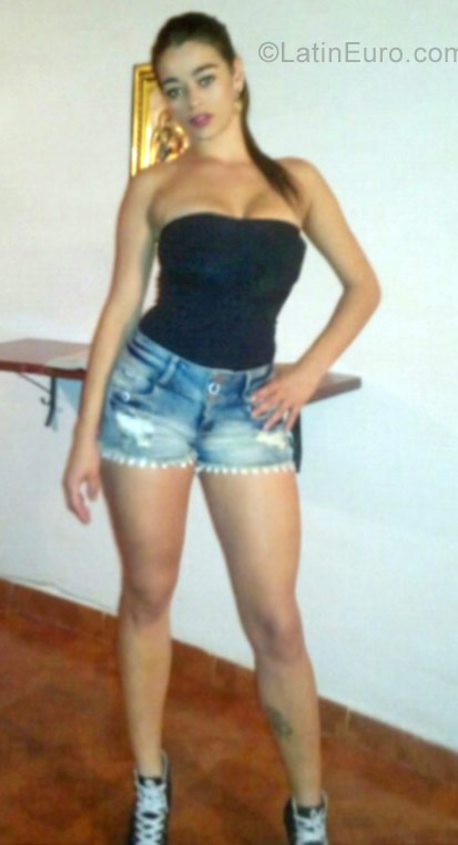 Date this sultry Colombia girl Paula from Medellin CO20283