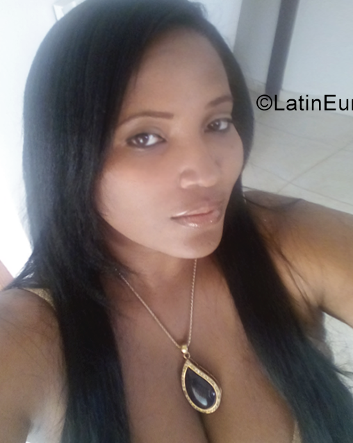 Date this nice looking Dominican Republic girl Miguelina from Santiago DO27476
