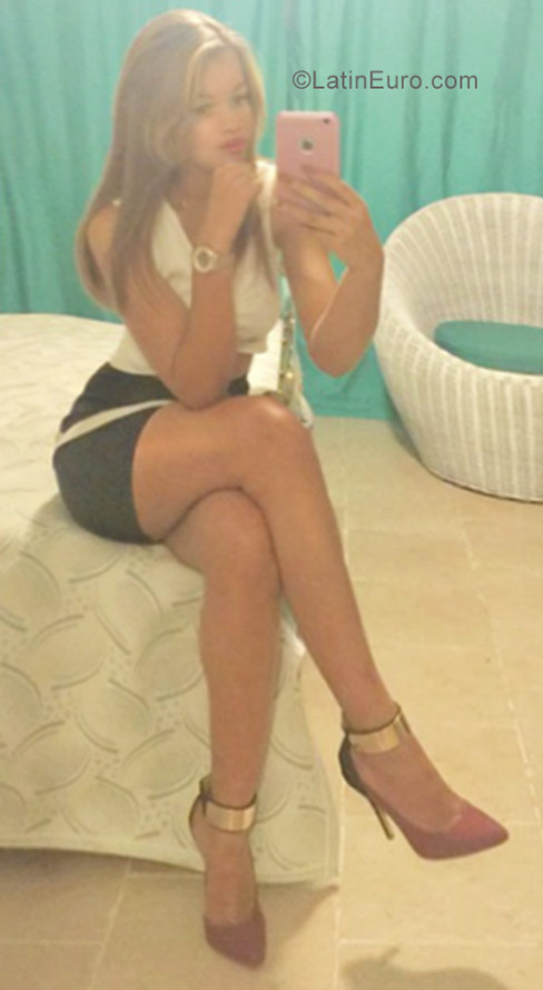 Date this gorgeous Dominican Republic girl Fernanda from Santo Domingo DO27477