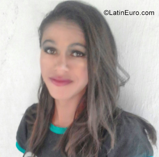 Date this good-looking Brazil girl Ana Lucia from Campina Grande BR9928