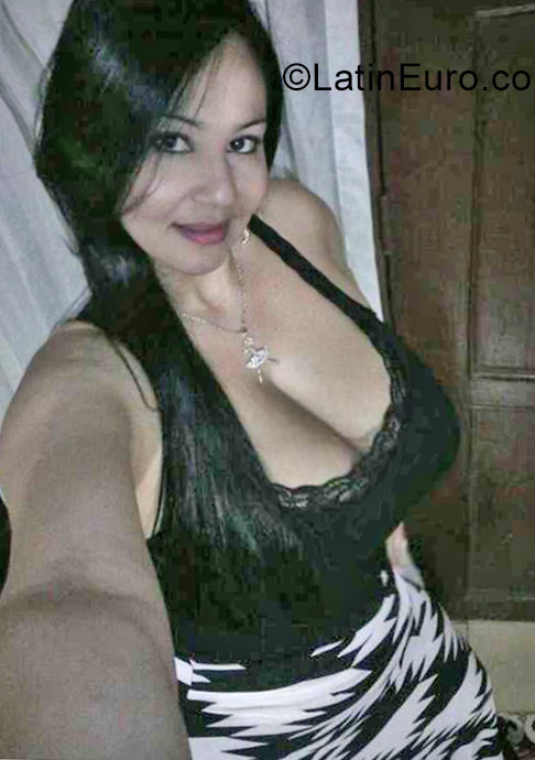 Date this delightful Colombia girl PAOLA28 from Cartagena CO20790