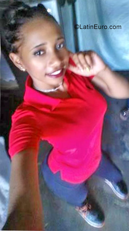 Date this charming Dominican Republic girl Sol Joelina from Santo Domingo DO28027