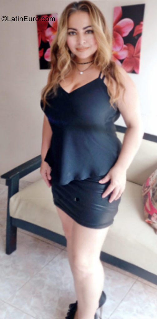 Date this nice looking Colombia girl Maria from Medellin CO20882
