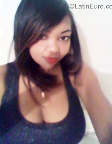 Date this young Dominican Republic girl Yine from Santo Domingo DO28039