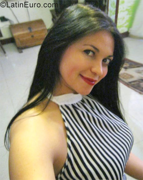 Date this beautiful Colombia girl Jennifer from Bogota CO20990