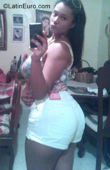 Date this fun Dominican Republic girl Stephany from Santo Domingo DO28227