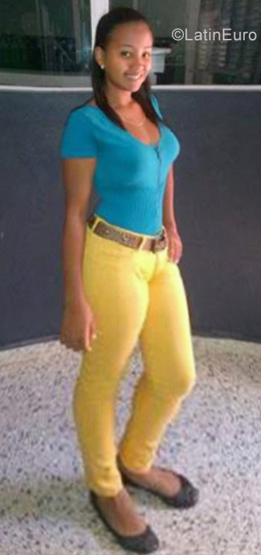 Date this foxy Dominican Republic girl Ashley from Santiago DO28259