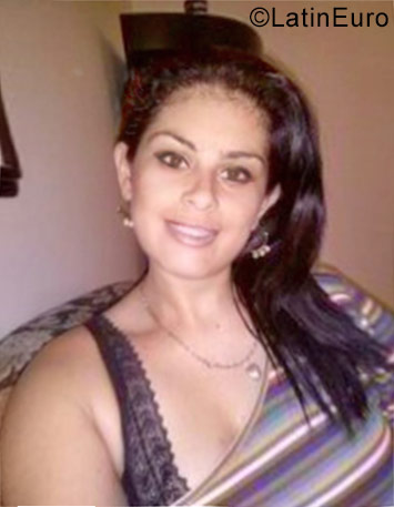 Date this nice looking Colombia girl Karen from Cali CO21150