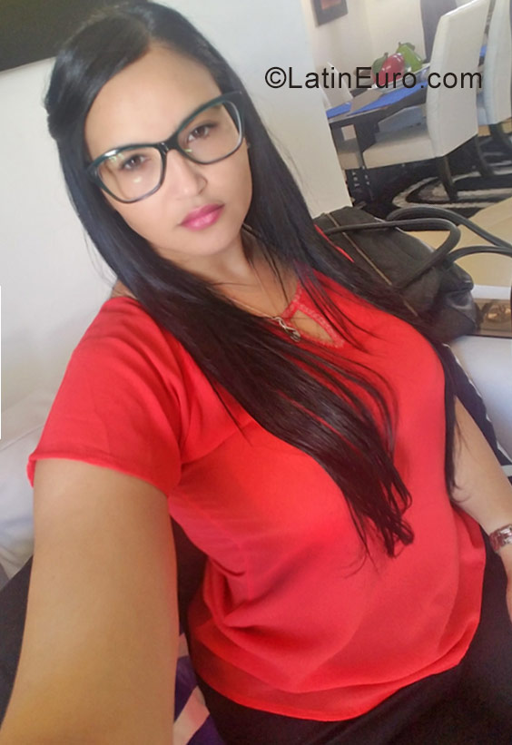Date this tall Dominican Republic girl Lilian from Santiago DO28399