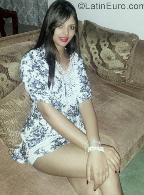 Date this funny Dominican Republic girl Airiam from Santiago DO28401