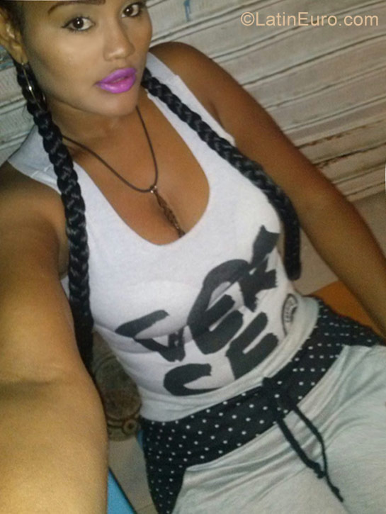Date this charming Colombia girl Yeisi from Cartagena CO21256